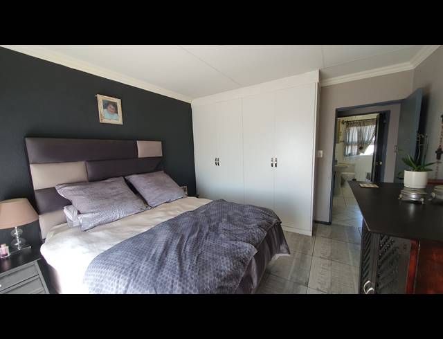 2 BEDROOM SECTIONAL TITLE FOR SALE IN SOUTH CREST